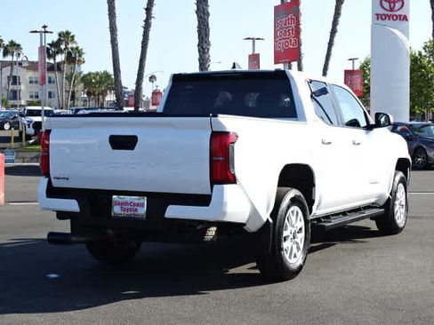 Certified 2025 Toyota Tacoma SR5 AWD/4WD image 13