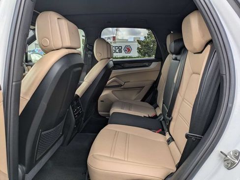 Used 2025 Porsche Cayenne AWD/4WD image 14