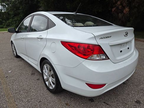Used 2013 Hyundai Accent GLS w/ Premium Pkg FWD image 5