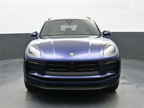 Used 2025 Porsche Macan image 26