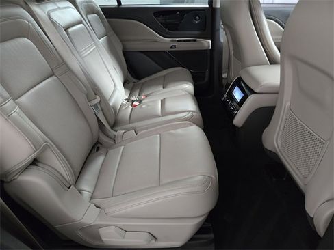 Certified 2023 Lincoln Aviator Reserve w/ Equipment Group 201A image 16