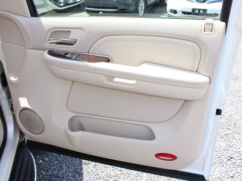 Used 2007 Cadillac Escalade ESV AWD w/ Information Package image 24