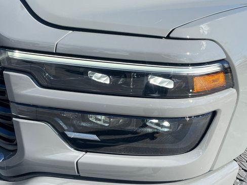 New 2026 RAM 2500 Laramie AWD/4WD image 11