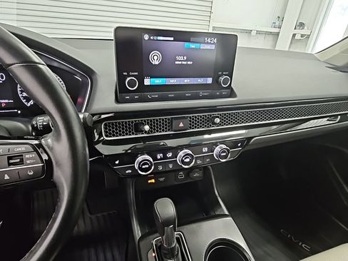 Used 2024 Honda Civic EX-L image 13