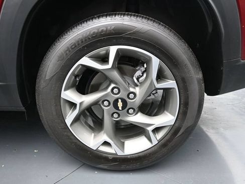 Used 2025 Chevrolet Trax LT FWD image 10