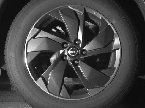 Used 2025 Nissan Rogue SV image 15