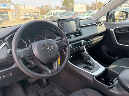 Used 2022 Toyota RAV4 LE image 18