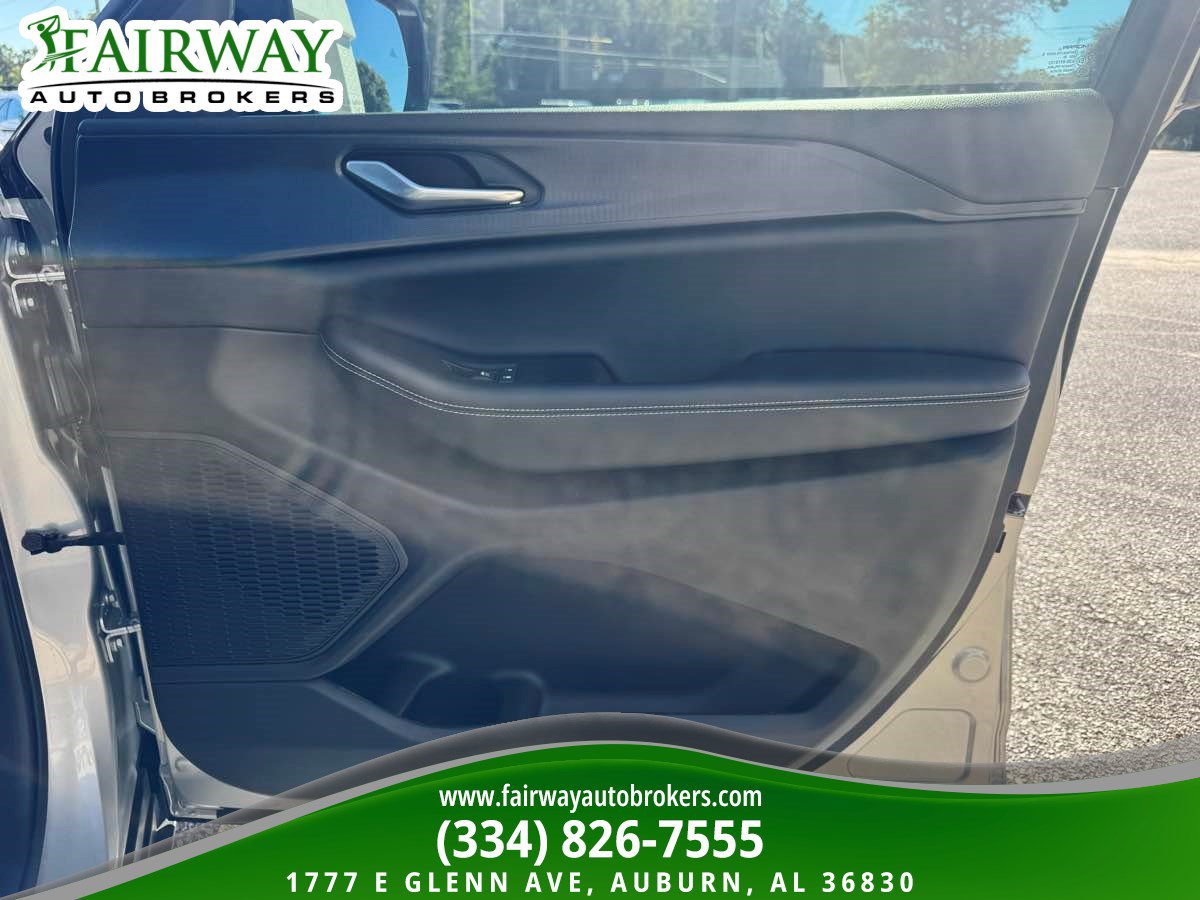 Used 2023 Jeep Grand Cherokee L Laredo AWD/4WD image 30