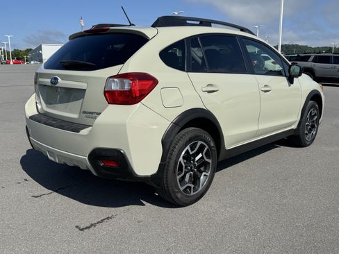 Used 2017 Subaru Crosstrek 2.0i Premium w/ Popular Package #1 AWD/4WD image 3