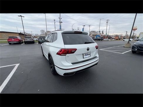 Used 2023 Volkswagen Tiguan SE R-Line image 6