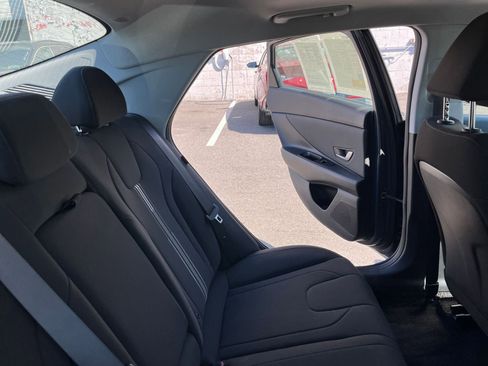 Used 2025 Hyundai Elantra SEL image 38