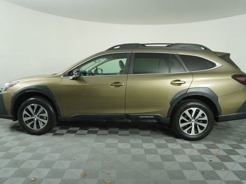 Used 2023 Subaru Outback Premium image 4