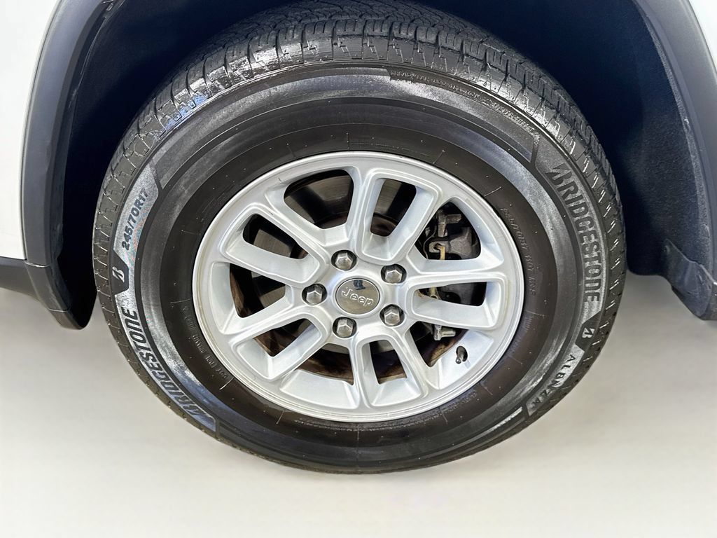 Used 2018 Jeep Grand Cherokee Laredo AWD/4WD image 38