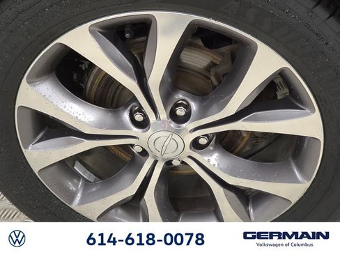Used 2018 Chrysler Pacifica Limited w/ Tire & Wheel Group FWD image 15