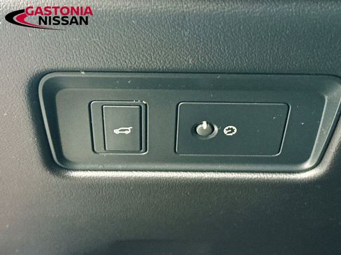 Used 2024 Jaguar F-PACE R-Dynamic S image 13