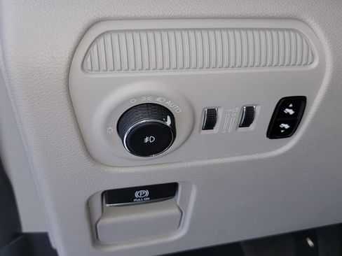 Certified 2023 Jeep Wagoneer L Series II AWD/4WD image 33