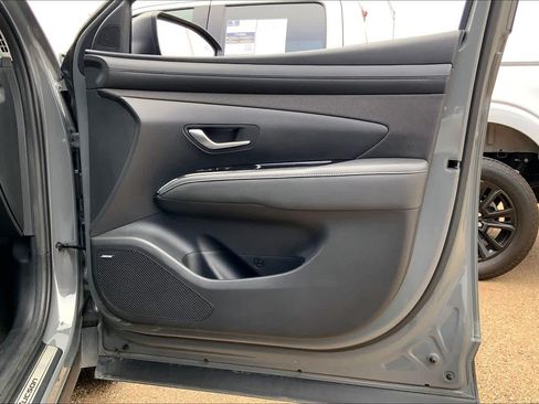 Used 2025 Hyundai Tucson Limited FWD image 23