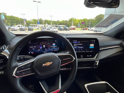 Used 2025 Chevrolet Equinox LT FWD image 19