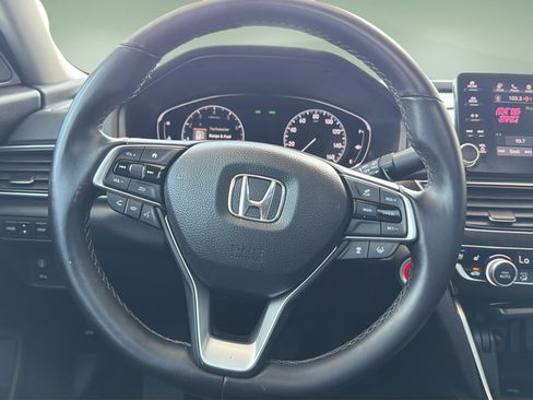 Used 2018 Honda Accord Touring image 7