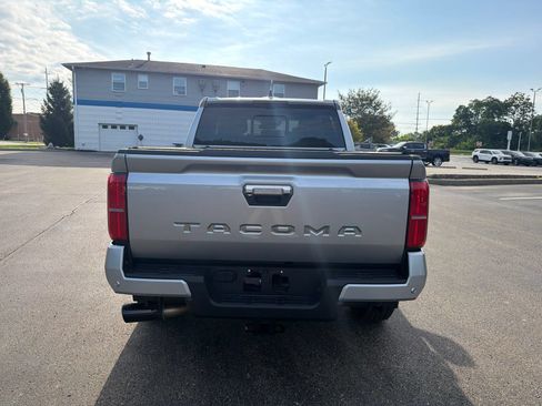 Used 2026 Toyota Tacoma Limited AWD/4WD image 4