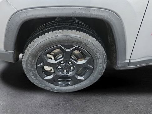 Used 2023 Jeep Compass Trailhawk image 19