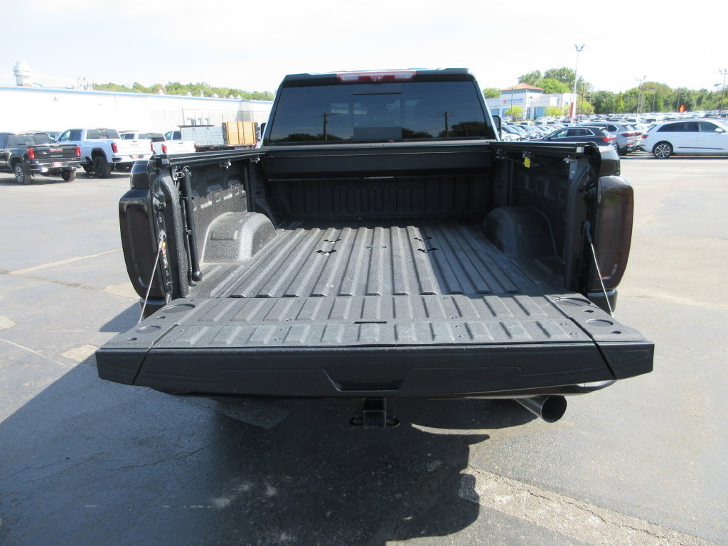 Used 2023 GMC Sierra 2500 Denali w/ Denali Black Diamond Edition AWD/4WD image 7