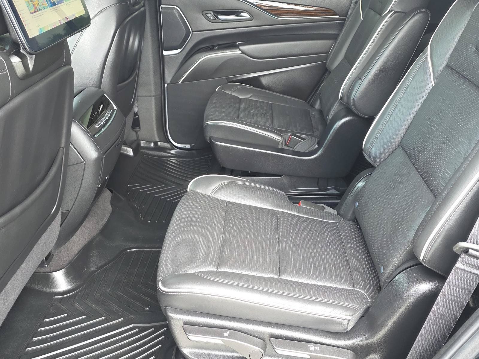 Used 2024 Cadillac Escalade Premium Luxury w/ Performance Package AWD/4WD image 29