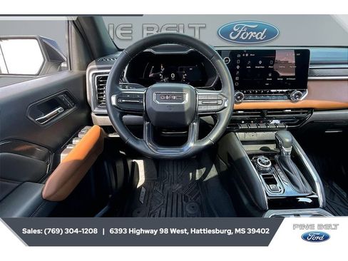 Used 2023 GMC Canyon AT4 w/ AT4 Premium Package AWD/4WD image 5