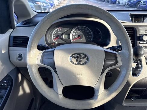 Used 2014 Toyota Sienna L image 22