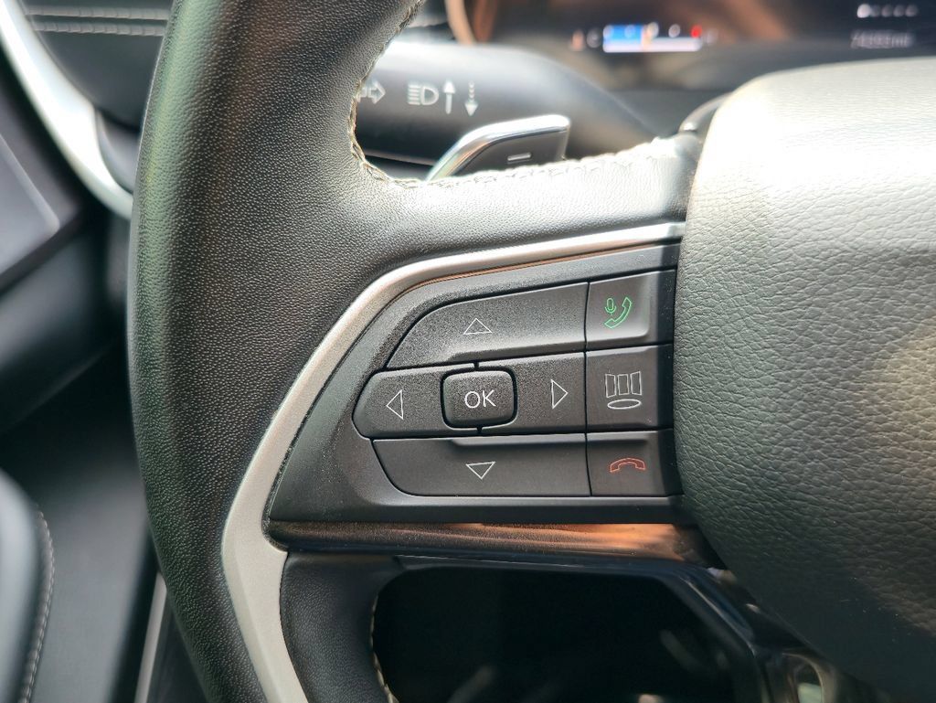 Used 2022 Jeep Grand Cherokee L Laredo w/ Luxury Tech Group I AWD/4WD image 19