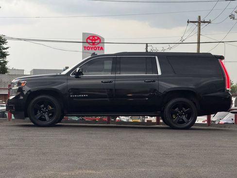 Used 2019 Chevrolet Suburban LT AWD/4WD image 8