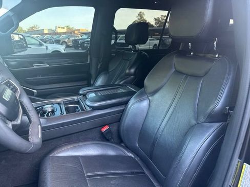 Used 2022 Jeep Wagoneer Series II AWD/4WD image 9