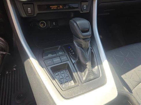 Used 2021 Toyota RAV4 XLE w/ Convenience Package FWD image 15