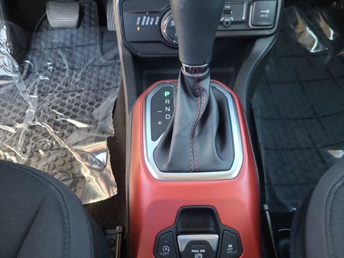 Used 2022 Jeep Renegade Trailhawk image 25