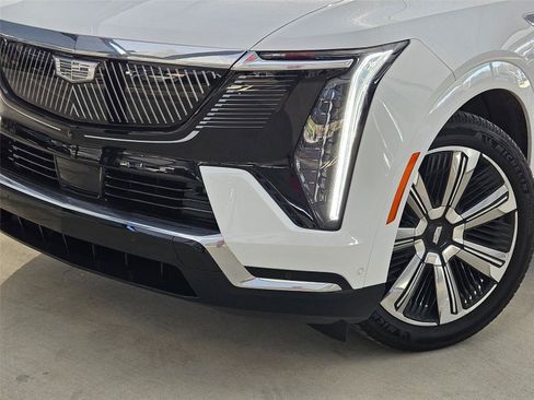 New 2025 Cadillac Escalade IQ Luxury 2 AWD/4WD image 6