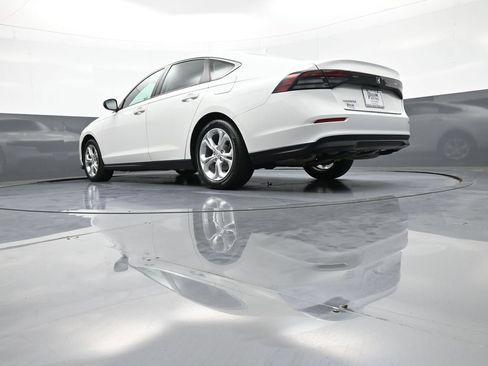 Certified 2023 Honda Accord LX image 31