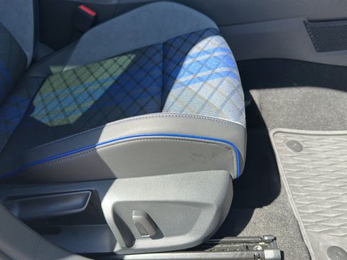 Used 2025 Volkswagen Golf R Black Edition image 26