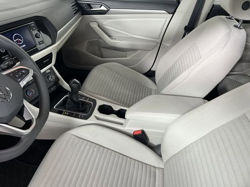 Used 2022 Volkswagen Jetta S image 4