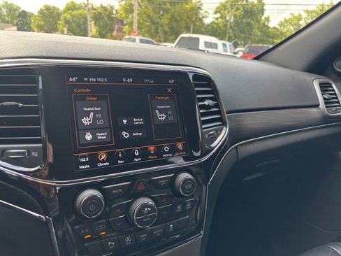 Used 2022 Jeep Grand Cherokee Limited image 33