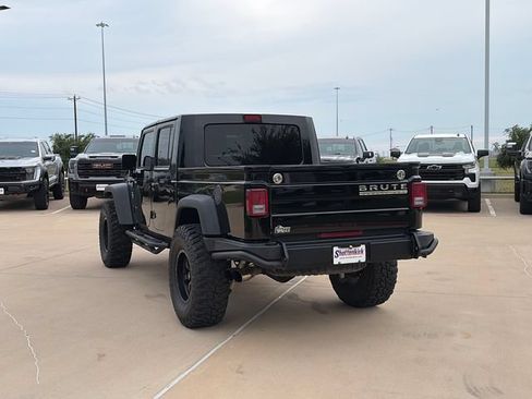 Used 2018 Jeep Wrangler Unlimited Rubicon w/ Connectivity Group AWD/4WD image 7