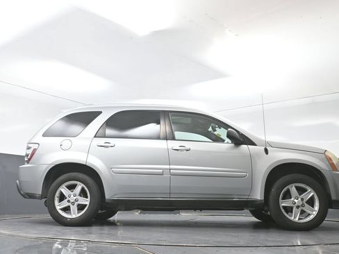 Used 2005 Chevrolet Equinox LT w/ Preferred Equipment Group AWD/4WD image 48