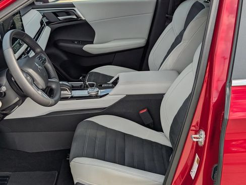 Used 2025 Mitsubishi Outlander SE FWD image 18