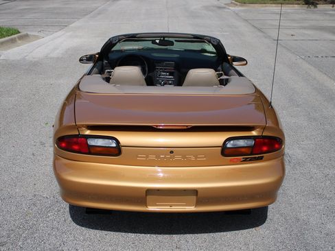 Used 1998 Chevrolet Camaro Z28 RWD image 16