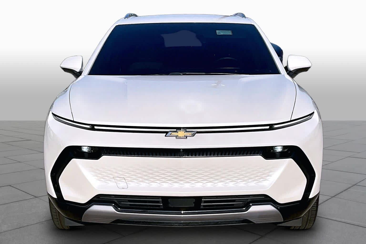 Used 2024 Chevrolet Equinox EV LT w/ LPO, All-Weather Mat Package FWD image 3
