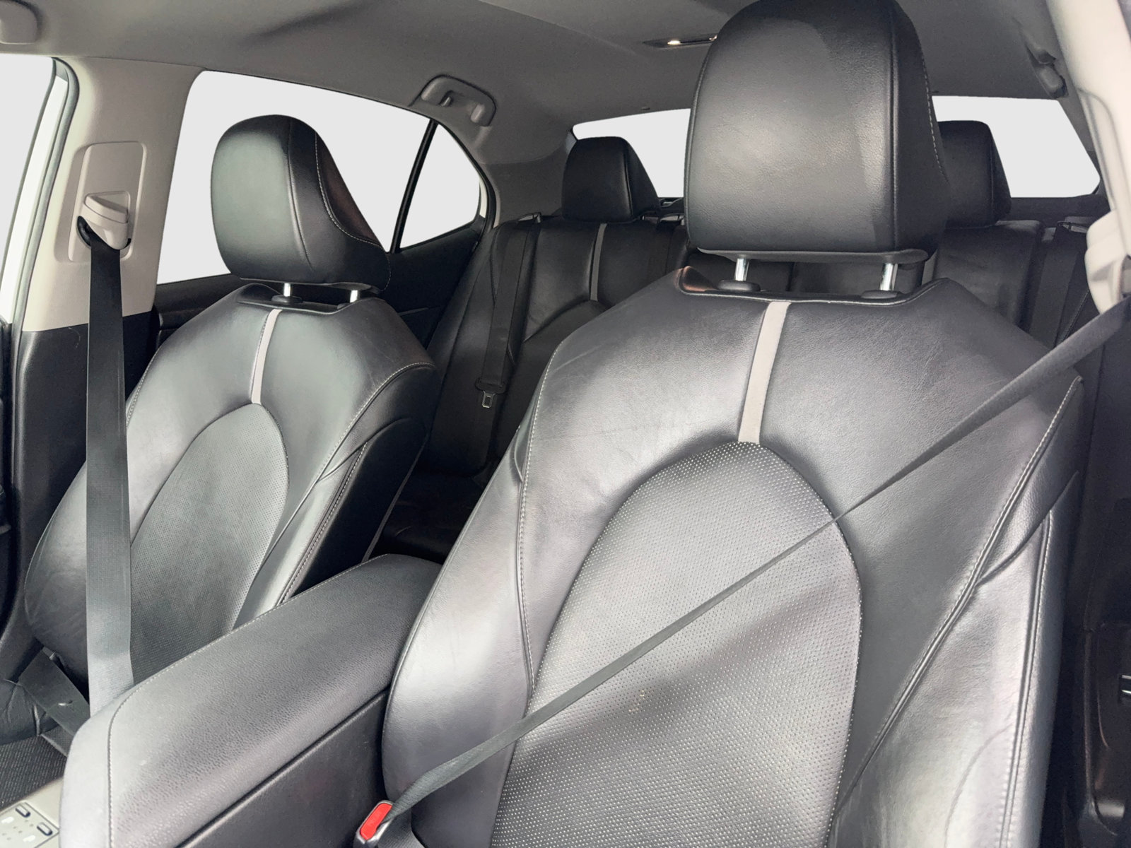 Used 2021 Toyota Camry XSE FWD image 28