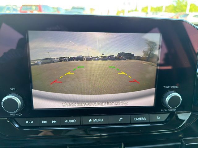 Used 2022 Nissan Pathfinder SV AWD/4WD image 11