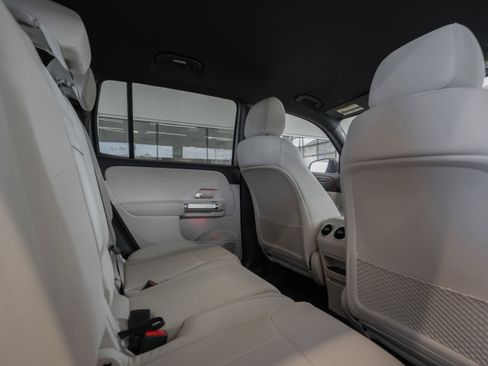 Used 2025 Mercedes-Benz GLB 250 4MATIC image 28