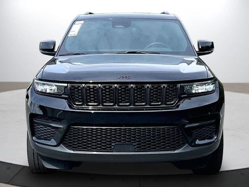 Certified 2023 Jeep Grand Cherokee Altitude AWD/4WD image 3