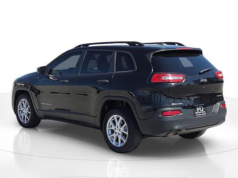 Used 2017 Jeep Cherokee Sport image 4