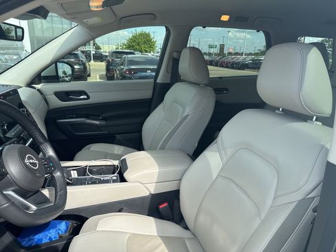 Used 2024 Nissan Pathfinder SL image 21